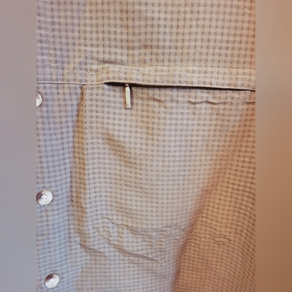 The North Face Short Sleeve Button Down Shirt - Picture 4 of 8